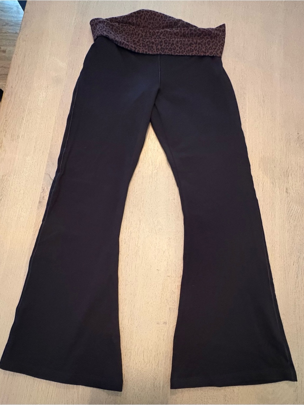 PINK Victoria's Secret Black Leggings with Brown Leopard Waistband Size Large